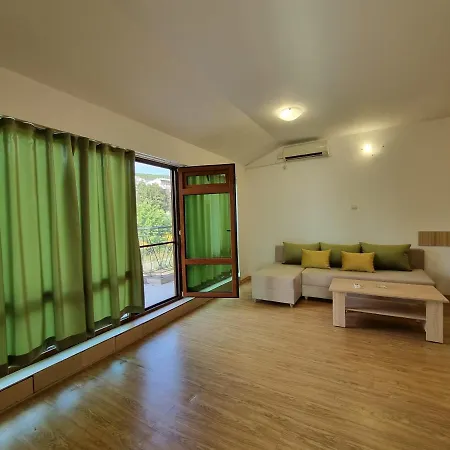 2 Bedroom Pretty In South