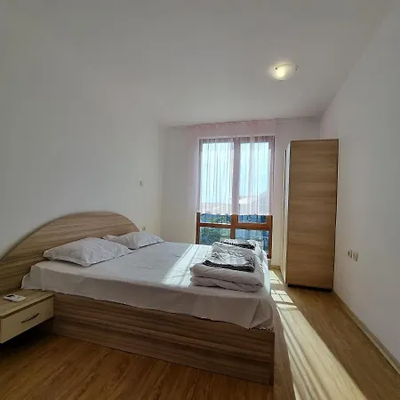 Apartment 2 Bedroom Pretty In South