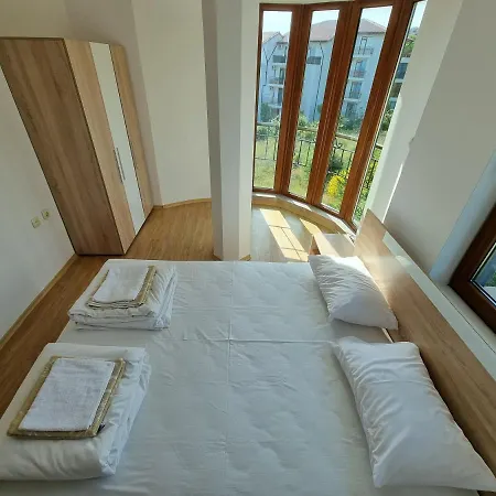2 Bedroom Pretty In South Apartment Sveti Vlas