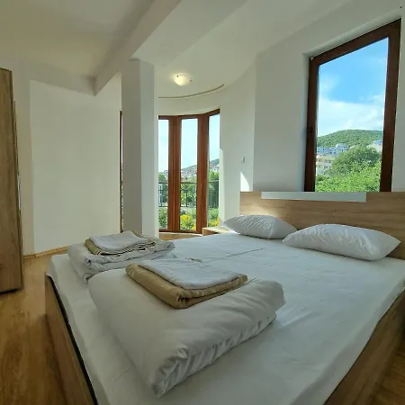 2 Bedroom Pretty In South