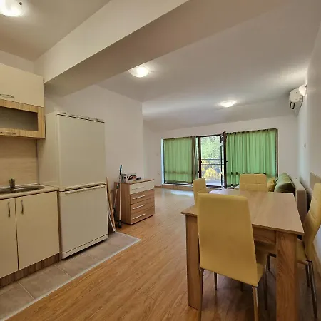2 Bedroom Pretty In South Apartment