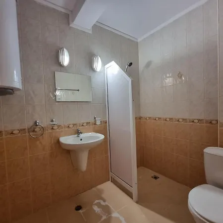 2 Bedroom Pretty In South