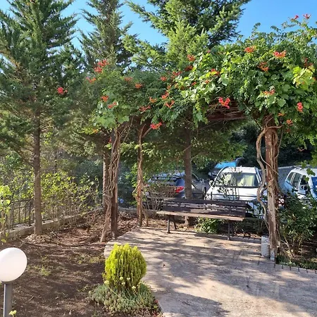 2 Bedroom Pretty In South