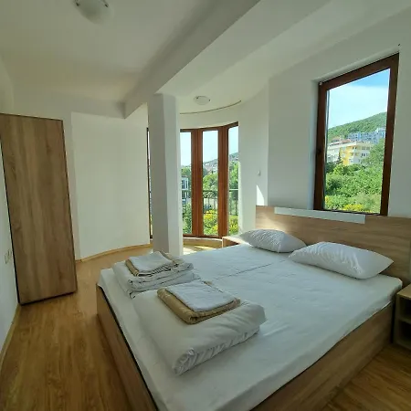 2 Bedroom Pretty In South *
